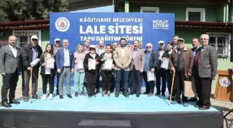 Kağıthane Belediyesi Lale Sitesi sakinlerine tapularını teslim etti