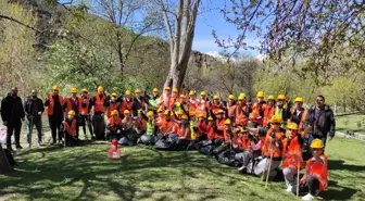 Liseli öğrenciler mesire alanında ki çöplere duyarsız kalmadı