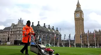 Londra'da taç giyme töreni için hazırlıklar tamamlandı