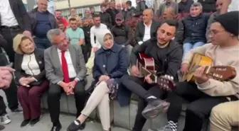 Özlem Zengin ve Engin Altay Silivri'de Gesi Bağları türküsü söyledi