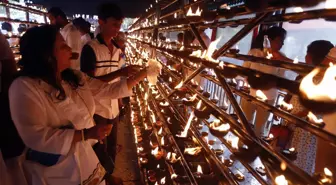 Sri Lankalı Budistler Vesak Günü'nü Kutladı