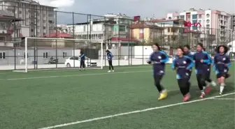 VANLI KADIN FUTBOLCULAR 45 GOL ATIP, 1 GOL YİYEREK ŞAMPİYON OLDU