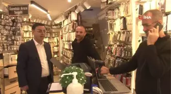 AK Parti Milletvekili adayı Serkan Bayram Kadıköy esnafını ziyaret etti