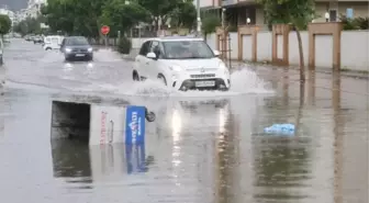 Antalya'da Sağanak Yağış: Yollar Su Altında Kaldı