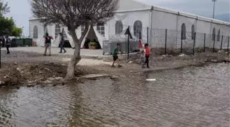 İskenderun'da rüzgar ve sel suları nedeniyle deniz yükseldi