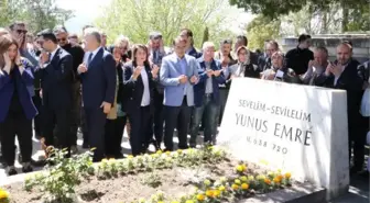 Yunus Emre ölümünün 702. yılında kabri başında anıldı