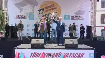 Akşener'den Manisa'da Bahçeli'ye Tepki: 'Hepimizi Gömdü, Gömdü, Gömdü Ama Sonra İpin Ucu Kaçtı Dedi Ki 'Bunları Vücutlarına Birer Mermi.' Muhteremler...