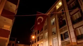 İdlib'de şehit olan askerin baba ocağındaki taziye çadırı ziyaretçi akınına uğradı