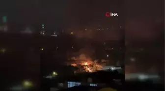 Kağıthanede hurdalıkta yangın