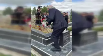 Kılıçdaroğlu, Muharrem ve Neşet Ertaş'ın mezarını ziyaret etti