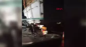 KIRMIZI IŞIKTA BEKLEYEN KAMYONA ARACIYLA ÇARPAN SÜRÜCÜ HAYATINI KAYBETTİ