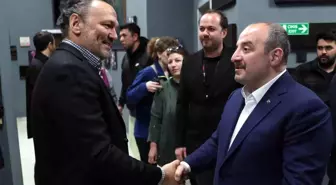 Bakan Varank, Güldür Güldür Show'un uzay skecini yerinde izledi