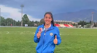 BARÜ öğrencisi Mizgin Ay Ünilig Atletizm Türkiye Şampiyonasında bronz madalya kazandı