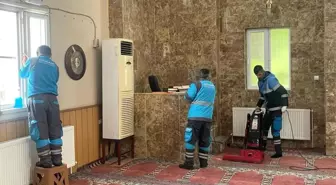Adıyaman'da depremde hasar görmeyen camiler temizlendi