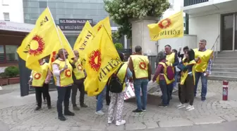 İzmir'de Eğitim-Sen üyeleri öğretmenler arasındaki ücret farklılığına tepki gösterdi