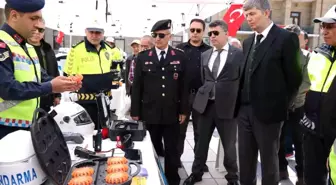 Eskişehir'de Karayolları Trafik Haftası etkinlikleri kapsamında trafik standı açıldı