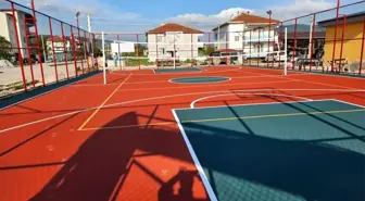 Gölpazarı ilçesindeki halı saha yenileme çalışmaları tamamlandı
