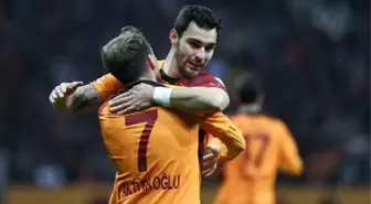 Menajeri, Kaan Ayhan'ın Galatasaray'dan ayrılmak istediği iddiasını yalanladı