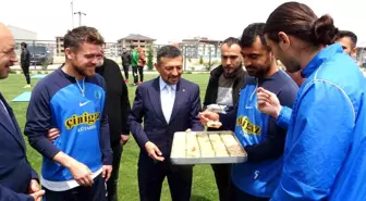 Milletvekili Erbaş'tan şampiyonluk mücadelesi veren Belediye Kütahyaspor'a tam destek