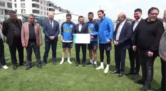 Milletvekili Erbaş'tan şampiyonluk mücadelesi veren Belediye Kütahyaspor'a tam destek