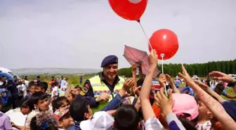 Uçurtma şenliği renkli görüntülere sahne oldu