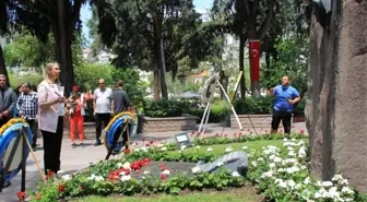 AK Partili Çankırı, Anneler Günü nedeniyle Zübeyde Hanım'ın mezarını ziyaret etti