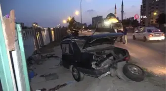 Aydınlatma direğine çarpan otomobil ikiye bölündü, sürücü hayatını kaybetti