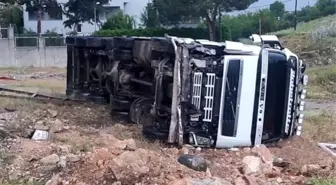 Adıyamanda Kamyon Devrildi: 1 Yaralı