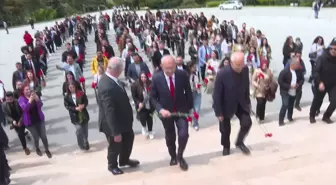 Kılıçdaroğlu Gençlerle Birlikte Anıtkabir'de
