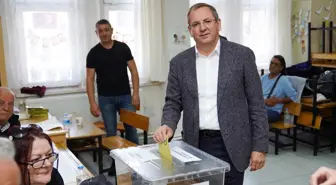 Ayvalık Belediye Başkanı Ergin, Oyunu Kullandı: 'Tüm Vatandaşlarımızı, Demokratik Haklarını Kullanmak İçin Oy Kullanmaya Davet Ediyorum'