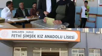 Eşi ve iki oğlu öldürülen Emine Şenyaşar ve oğlu Ferit Şenyaşar oy kullandı