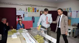 Görme engelliler özel pusula ile oy kullandı