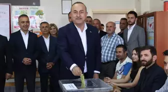 Oy kullanan Çavuşoğlu, pusuladan dert yandı: Katla katla bitmedi