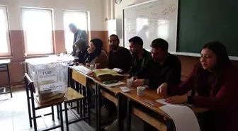 Tatvan'da oy kullanma işlemi başladı