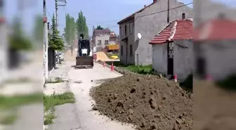 Eskişehir'de Doğal Gaz Çalışması Başlatılan Mahalle Sakinleri: 'Bu Kış Ağaç Dalıyla Isındık. Emekli Maaşıyla Kömür Almak Mümkün Değil Zaten'