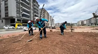 Kilis'te Park ve Bahçelerin Yaz Hazırlıkları Başladı