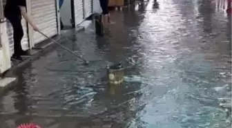 İzmir'i yine sağanak vurdu