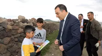 Kars Valisi ve Belediye Başkan Vekili Türker Öksüz, ilçe ve köy ziyaretlerini sürdürüyor