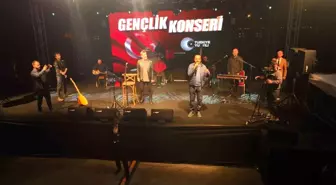 Uğur Işılak Konya'da Gençlik Konseri Verdi