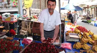 Aydın'da Pazar Tezgahları Kırmızıya Boyandı