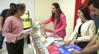 Ankara Büyükşehir Belediyesi, Çocuklara Basın Kiti Dağıtıyor