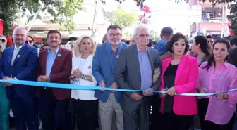 Menemen'de Emiralem Çilek Festivali renkli görüntülere sahne oldu