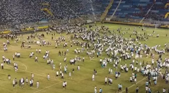 El Salvador'daki futbol maçında sahte bilet izdihama yol açtı, 12 kişi hayatını kaybetti