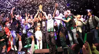 Kocaelispor şampiyonluğu coşkuyla kutladı
