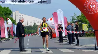 Samsun'da Uluslararası 19 Mayıs Yarı Maratonu Yapıldı