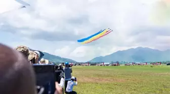 Çin Hava Kuvvetleri, Malezya'da Akrobasi Gösterisi Düzenledi