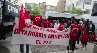 Hakkari'de annelerin evlat nöbeti devam ediyor