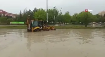 Başkent'te köprü altları sel suları altında kaldı