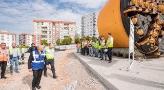 Buca Metrosu'nun İlk Köstebeği Geldi… Tunç Soyer:  'İzmir'i Demir Ağlarla Örmeye Devam Edeceğiz'