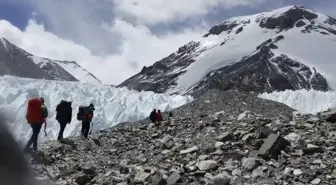 Çinli Bilim İnsanları Everest Dağı'nda Araştırma Yapıyor